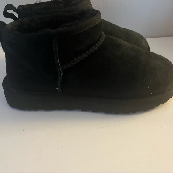 Ultra Low Uggs - Picture 6 of 8